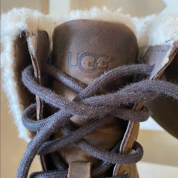 Ugg Zea waterproof suede ,shearling lined bootie. Size 8. Worn once . Brown - Picture 4 of 8